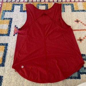 Red muscle lulu tank with key-hole detailing on the back